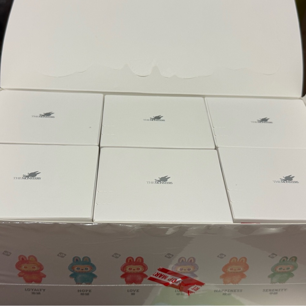 Labubu Big into Energy Plush Pendant - Picture 5 of 15